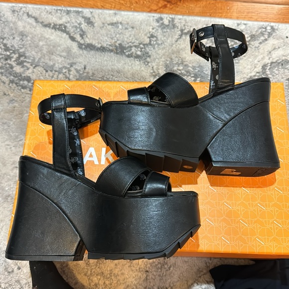 LAMODA BLACK PLATFORMS - Picture 4 of 5